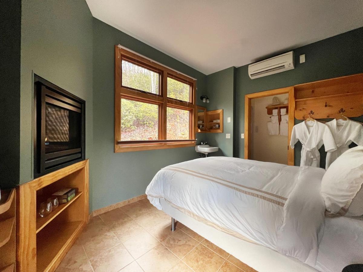 Outland Chalet & Suites Great Smoky Mountains Whittier Cameră foto